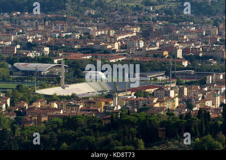 Stadio Comunale Artemio Franchi accueil de la Fiorentina et de la ville de Firenze (Florence) vu de dessus, Florence, Toscane, Italie. 26 août 2017 © Wojci Banque D'Images