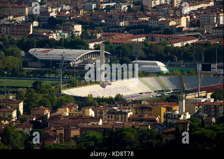 Stadio Comunale Artemio Franchi accueil de la Fiorentina et de la ville de Firenze (Florence) vu de dessus, Florence, Toscane, Italie. 26 août 2017 © Wojci Banque D'Images