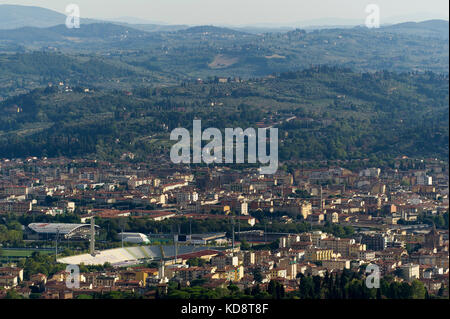 Stadio Comunale Artemio Franchi accueil de la Fiorentina et de la ville de Firenze (Florence) vu de dessus, Florence, Toscane, Italie. 26 août 2017 © Wojci Banque D'Images