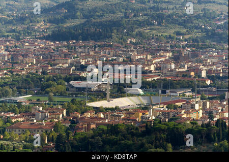 Stadio Comunale Artemio Franchi accueil de la Fiorentina et de la ville de Firenze (Florence) vu de dessus, Florence, Toscane, Italie. 26 août 2017 © Wojci Banque D'Images