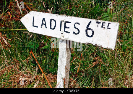 Chers 6ème tee sign post le Tobermory de golf sur l'île de Mull, en Ecosse Banque D'Images