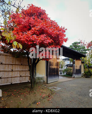 Ancienne maison à Kyoto, au Japon. Kyoto est célèbre pour ses nombreux temples bouddhistes classiques, ainsi que des jardins, des palais impériaux. Banque D'Images