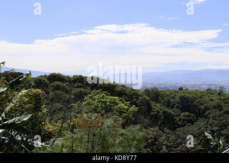 Vue sur la vallée centrale du sentier du café, l'hôtel Buena Vista, Pilas, Alajuela, Alajuela province, hauts plateaux du centre, le Costa Rica, Amérique Centrale Banque D'Images