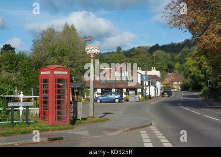 Le joli village de Gomshall dans le Surrey Hills AONB, UK Banque D'Images