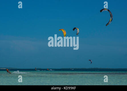 Kite Surf los Roques venezuela Banque D'Images