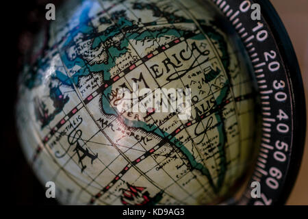 Carte de l'Amérique sur globe carte. close up carte de l'Amérique sur la carte globe vintage, macro. Banque D'Images