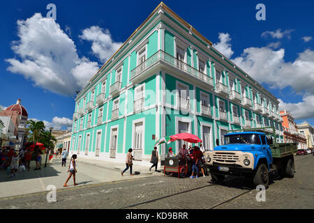 Cienfuegos, Cuba - 06 novembre 2016 : Colonial building développement par la promenade principale sur la vieille ville de Cienfuegos à Cuba Banque D'Images