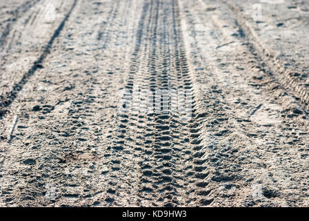 Les traces de pneus de camions de sable sur le lac de sel Banque D'Images