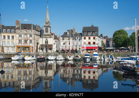 Quai Saint Etienne Vieux port Honfleur Calvados Normandie France Banque D'Images