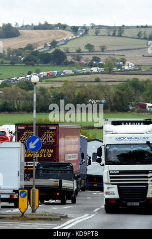 A606 melton mowbrey burton lazars : 10 octobre 2017. a1 après l'arrêt par accident mortel impliquant voiture et camion près de construire le trafic d'Oakham et sa longue queue dos le long de l'A606. source : clifford norton/Alamy live news Banque D'Images