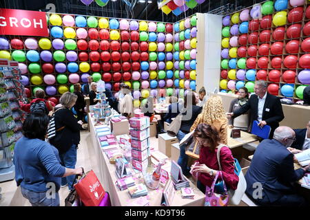 Francfort, Allemagne. 11 octobre 2017. Buchmesse Frankfurt 2017 (International Book Fair Frankfurt 2017), ici stand de l'éditeur allemand de livres-cadeaux Groh. Crédit: Christian Lademann Banque D'Images