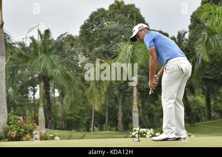 Kuala Lumpur, Malaisie. Oct 12, 2017. Xander Schauffele de USA en action au cours de la première ronde de la Classique CIMB 2017 Golf Tournament le 12 octobre 2017 à PTC Kuala Lumpur, Malaisie. Crédit : Chris Jung/ZUMA/Alamy Fil Live News Banque D'Images