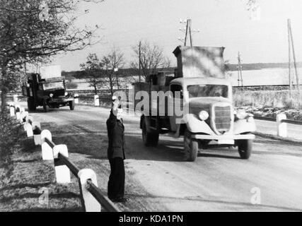 La Tchécoslovaquie, sudetenland 1947. photo : citoyens tchécoslovaques sur camions de déménagement s'établir dans les maisons inhabitées. ctk photo vintage Banque D'Images