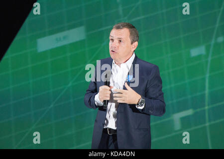 Paris, France. Oct 12, 2017. Alain Weill, PDG de NextRadio TV (médias), ouvre la BPI 2017 Innovation Summit en arène AccorHotels (Paris). Credit : Paul-Marie Guyon/Alamy Live News Banque D'Images