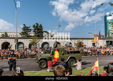 Madrid, Espagne - 12 octobre 2017 : Journée nationale de défilé de l'armée espagnole. Plusieurs troupes prendre part à la parade militaire de la fête nationale de l'Espagne. Le roi Felipe VI, la Reine Letizia et le premier ministre Espagnol Mariano Rajoy a présidé le défilé. Juan Jimenez/Alamy Live News Banque D'Images