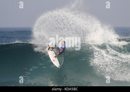 Hossegor, France. Oct 12, 2017. SPORT, surf, WSL Quiksilver Pro France - Caio Ibeli du Brésil fait concurrence au cours du 1er tour de la Ligue Mondiale 2017 Surf Quicksilver Pro France le 12 octobre 2017 à Hossegor, France. Credit : Manuel Blondeau/ZUMA/Alamy Fil Live News Banque D'Images