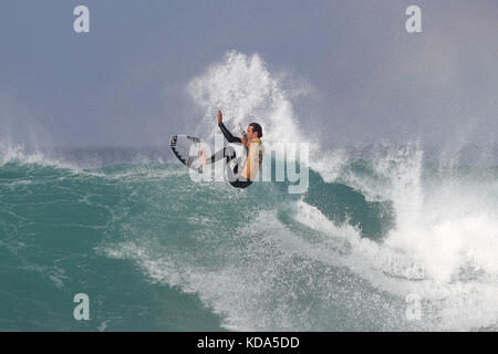 Hossegor, France. Oct 12, 2017. SPORT, surf, WSL Quiksilver Pro France - Jordy Smith, de l'Afrique du Sud est en concurrence pendant le 1er tour de la Ligue Mondiale 2017 Surf Quicksilver Pro France le 12 octobre 2017 à Hossegor, France. Credit : Manuel Blondeau/ZUMA/Alamy Fil Live News Banque D'Images