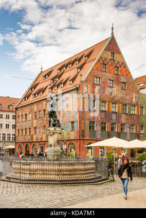 Augsburg, Allemagne - le 19 août : vieille ville avec fontaine et Merkur Hotel resch chambre à Augsburg, Allemagne le 19 août 2017. augsburg est l'un des oldes Banque D'Images