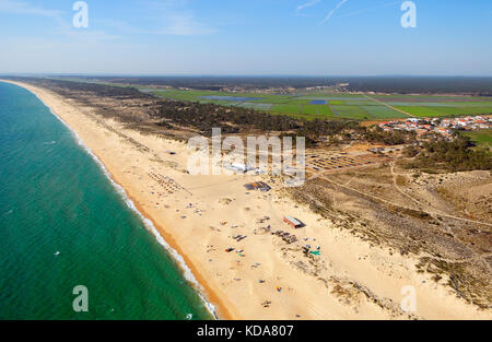 Vue aérienne des plages le long de la côte de l'Alentejo. Carvalhal, Grândola Portugal Banque D'Images