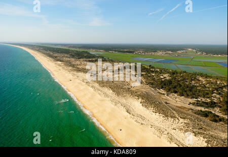 Vue aérienne des plages le long de la côte de l'Alentejo. Carvalhal, Grândola Portugal Banque D'Images