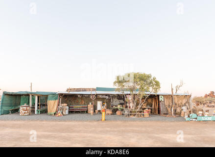 Garas, Namibie - juin 14, 2017 : lever du soleil sur l'immeuble de bureaux au garas park rest camp, près de keetmanshoop sur la b1-road à mariental Banque D'Images