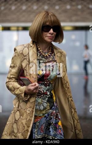 Anna Wintour après christopher kane .London Fashion Week Spring Summer 2017 ss18 . sept street style ***pour un usage éditorial uniquement*** Banque D'Images