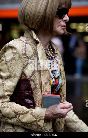 Anna Wintour après christopher kane .London Fashion Week Spring Summer 2017 ss18 . sept street style ***pour un usage éditorial uniquement*** Banque D'Images