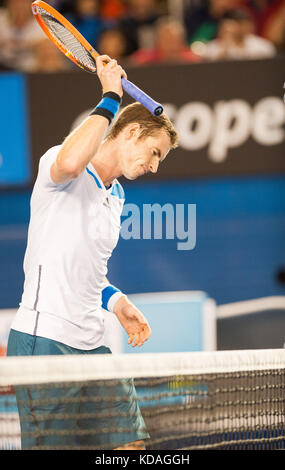 Andy Murray, de Grande-bretagne, a affronté R. Federer, de Suisse, au 10 e jour de l'Open d'Australie de 2014. Murray a commencé à perdre les deux premiers jeux Banque D'Images