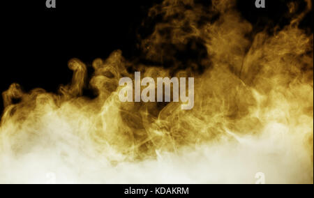 La fumée jaune sur le fond noir. Banque D'Images