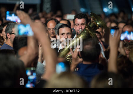 Roma Italie - 21 juillet 2017 - - centre commercial porta di Roma à rome - Goran Bregovic effectue vivent dans centre commercial porta di roma devant ses fans Banque D'Images