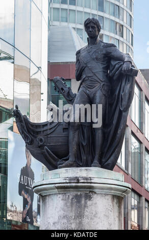 L'amiral Horatio Nelson, une statue de Richard Westmacott RA en 1809, dans les arènes dans Brirmingham centrale, en Angleterre. Banque D'Images