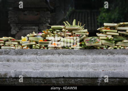 Balinesische Opfergaben - kulturelle Tradition auf Bali - les sacrifices balinais - la tradition culturelle à Bali Banque D'Images