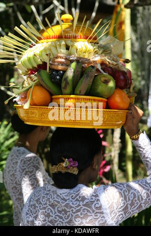 Balinesische Opfergaben - kulturelle Tradition auf Bali - les sacrifices balinais - la tradition culturelle à Bali Banque D'Images