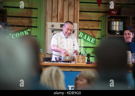 Michel roux JR souriant à la démonstration de cuisine BBC bonne cuisine afficher la tour 2017 de londres Banque D'Images