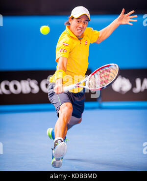 Kei Nishikori (JPN) a présenté un défi de taille au numéro un de R. Nadal (ESP) dans la division des célibataires hommes au huitième jour de l'Open d'Australie Banque D'Images