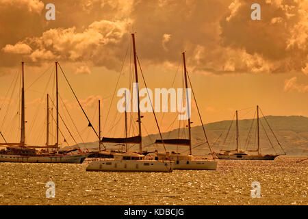 Yachts et voiliers à l'ancre, Bodrum, Turquie. Banque D'Images