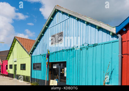 L'île d'Oléron : boutiques colorées dans le château d' Oléron Banque D'Images