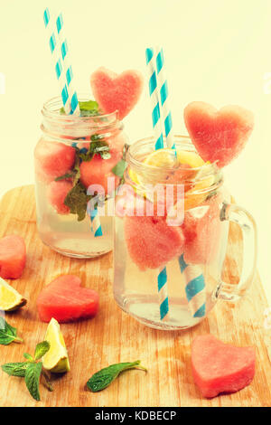 Watermelon drink dans des pots Mason Banque D'Images