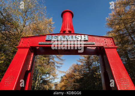 L'entrée en arche pour beamish museum, County Durham, Royaume-Uni était à l'origine un marteau à vapeur fonctionne en acier. prises 11 novembre 2016. Banque D'Images