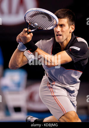 Novik Djokovic en action au championnat Open d'Australie 2014 contre Stan Wawrinka. Banque D'Images