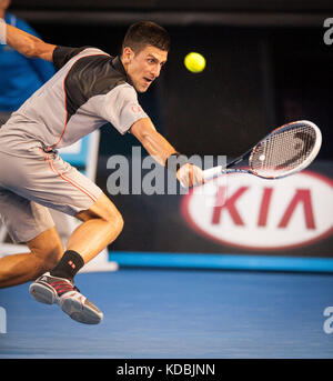 Novak Djokovic (SRB), monta contre indemnité lucas lacko (SVK) dans un jeu de l'Open d'Australie 2014 à Melbourne. djokovic bat lacko 6-3 Banque D'Images