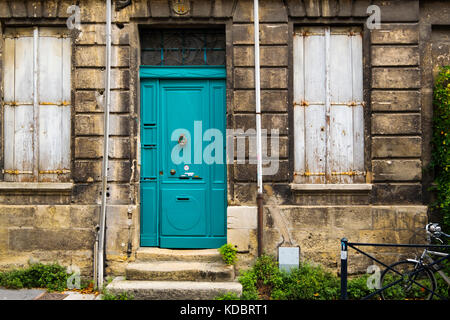 Porte bleue d'une ancienne maison, centre historique, Bordeaux. Région Aquitaine, département de Gironde. France Europe Banque D'Images