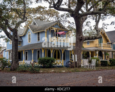 Chalets en pain d'épice dans le Camp-Meeting Association Park Oak Bluffs Martha's Vineyard ma USA Banque D'Images