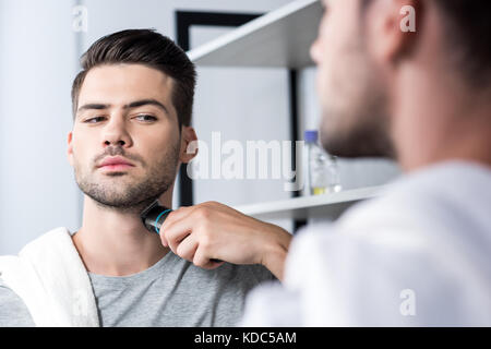 Rasage homme tondeuse électrique avec Banque D'Images