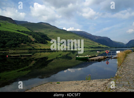 Bateaux sur le lac gallois Banque D'Images