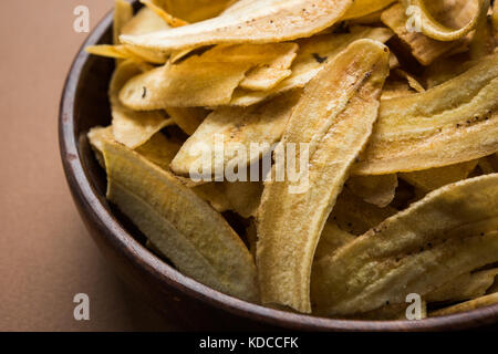 Stock photo de maison saine kela ou chips de banane plantain ou de plaquettes ou copeaux, selective focus Banque D'Images