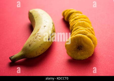 Stock photo de maison saine kela ou chips de banane plantain ou de plaquettes ou copeaux, selective focus Banque D'Images