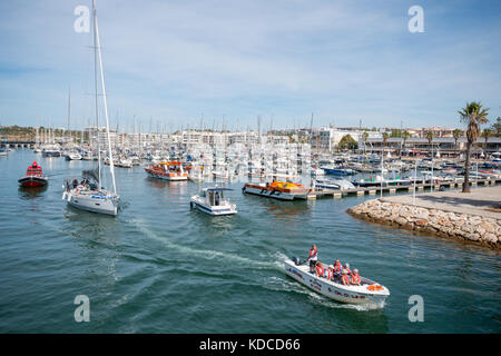 Bateaux dans marina de Lagos, Lagos, Portugal, Europe Banque D'Images