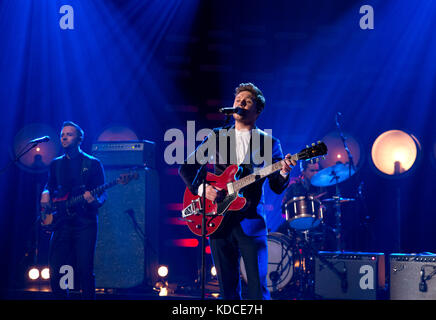 Niall Horan se produit pendant le tournage du Graham Norton Show aux London Studios, devant être diffusé sur BBC One vendredi soir. Banque D'Images