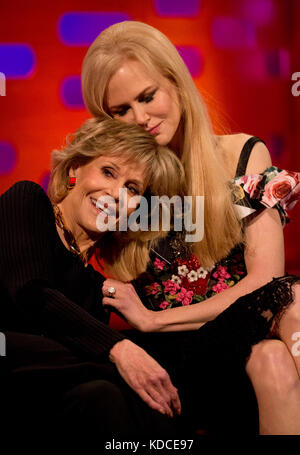 (De gauche à droite) Jane Fonda et Nicole Kidman pendant le tournage du Graham Norton Show aux London Studios, qui sera diffusé sur BBC One vendredi soir. Banque D'Images